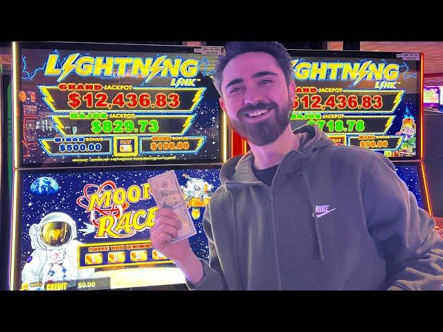 TO THE MOON! Let's Play The Moon Race Lightning Link Slot!