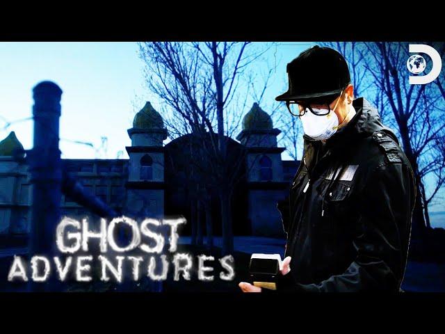 Spirit PUSHES Crew Member Down The Abandoned Saltair Resort Staircase | Ghost Adventures | Discovery