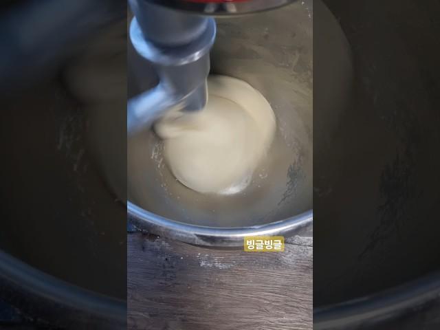 반죽이 완성되면 볼이 깨끗하게 됩니다 Making bread dough