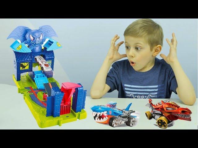 Машинки Хот Вилс АТАКА ЛЕТУЧЕЙ МЫШИ  Hot Wheels City Bat Manor Attack and Street Beasts