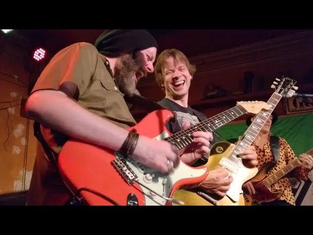 Gregor Hilden plays Peter Green on a 1968 Gibson Les Paul Goldtop