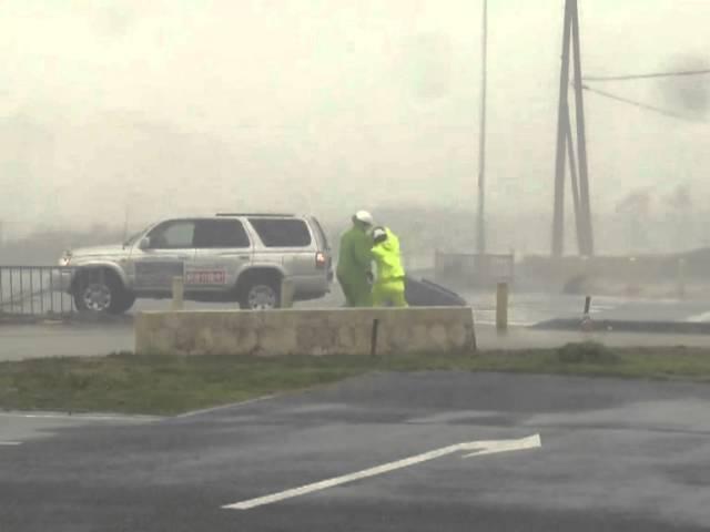 Typhoon Muifa lashes Japan's Okinawa island