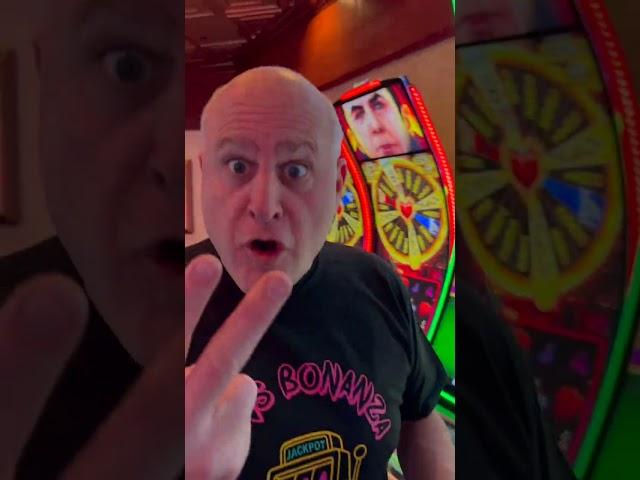MY FIRST JACKPOT ON HUFF N PUFF PALACE EDITION! #slots #casino #jackpot