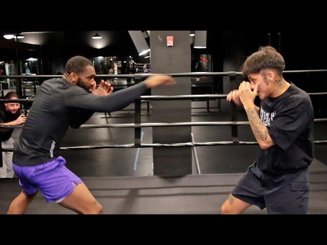 Jaron Ennis SHADOWBOXES vs Bam Rodriguez! Shows SCARY POWER in workout for Chukhadzian rematch