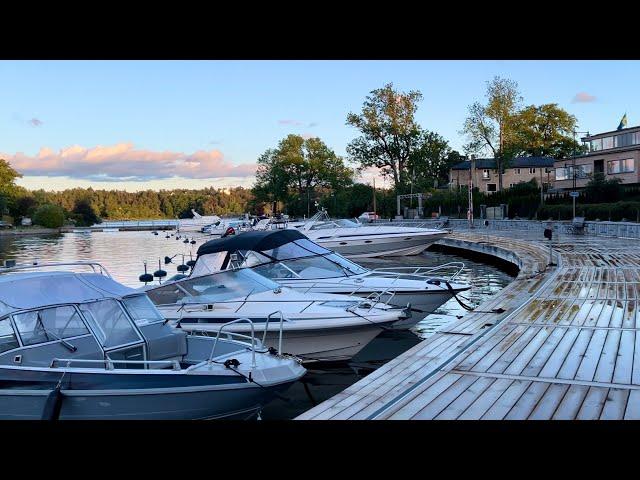 Stockholm Walks: Strandvägen, Djursholm. Sunset by the shoreline of the poshest suburb in Sweden.