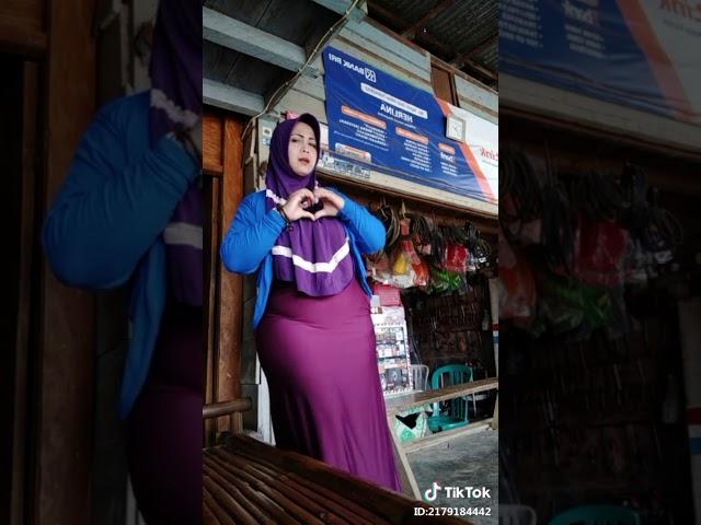 VIRAL ll Yang suka tante montok nih