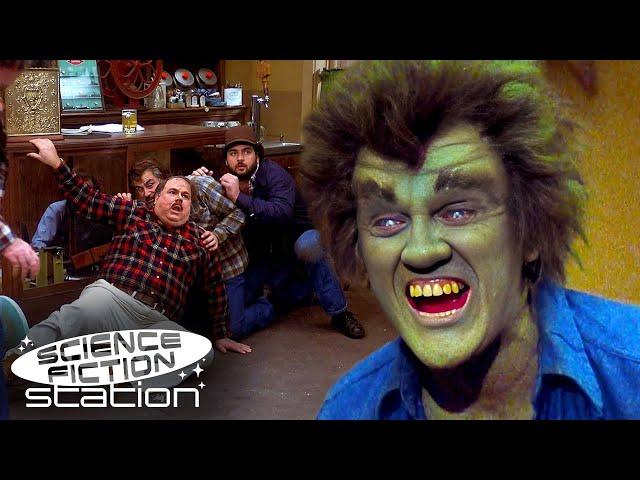 Bad Hulk Starts A Pub Fight! | The Incredible Hulk | Science Fiction Station