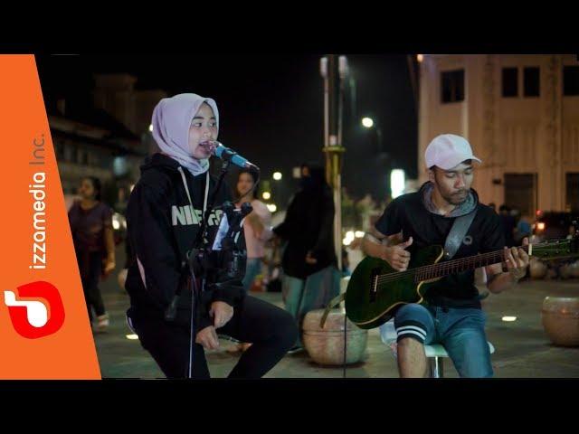 Dhyo Haw - Ada Aku Disini Live Cover KM 0 Jogja by Ziee feat. Tofan