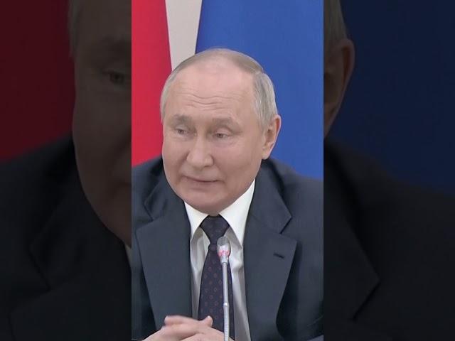 Путин правит КОНСТИТУЦИЮ, чтобы БАЛАТИРОВАТЬСЯ