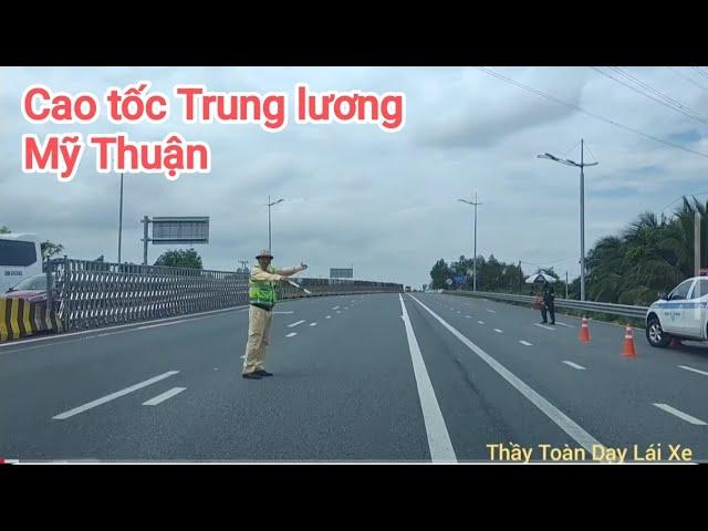 Cao tốc Trung Lương Mỹ Thuận đầy bất ổn nên các bác tài chú ý.Bổ túc nâng cao kỹ năng lái xe an toàn