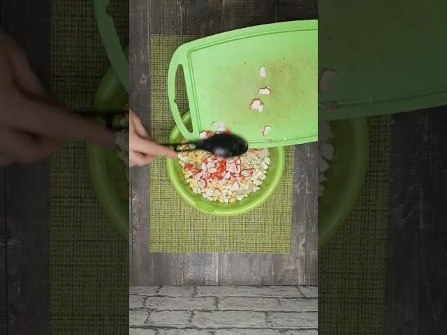 Готовлю салат крабовый