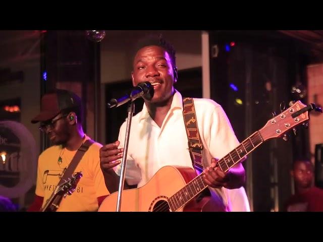 Kenneth Mugabi Performs AKANAMBA And NTEESA Live.