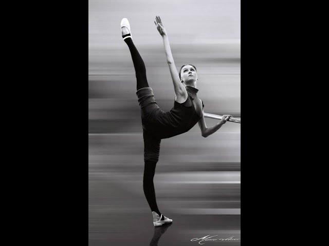 Svetlana Zakharova practicing at home