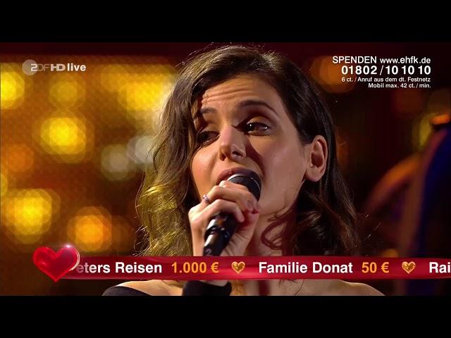 Peter Maffay & Katie Melua - 'Ich Wollte Nie Erwachsen Sein (Nessaja)' at ' Ein Herz für Kinder'