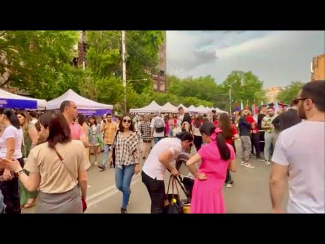 Модный Ереван.Street style from Yerevan.YereWineDays-2023 Ереван современный город Столица 时尚与风格.