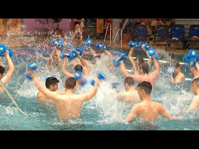 Fußballer beim Aquatraining