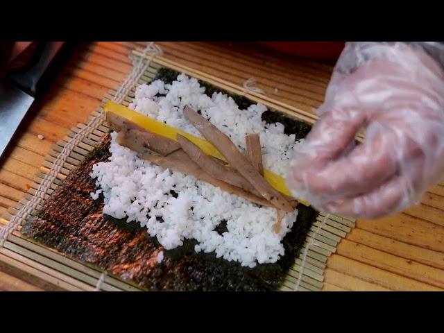 사장님이 봉사 정신으로 판매하는! 단돈 1500원 속이 꽉찬 김밥~!