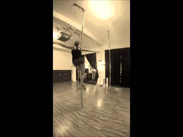 Poledance für Beginner. Poledance lernen bei Steffi zu Christina Aguilera - Express