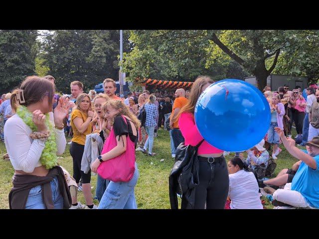 Girls have fun btp balloons at Public Event (Part 1)