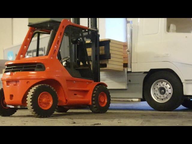 Model rc forklift loading truck