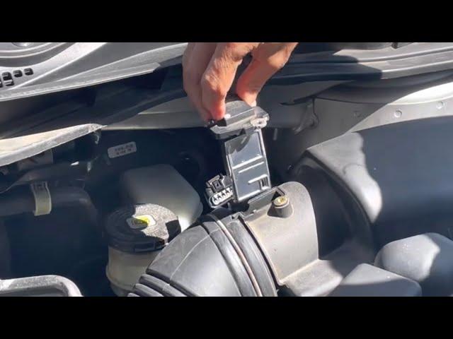 Clean Mass Air Flow sensor (MAF) on RL5 4th generation Honda Odyssey (2011 - 2017)