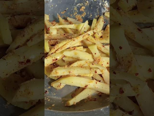 #fries #aloo #patato #ketchup #chips #recipe #habiba's #kitchen