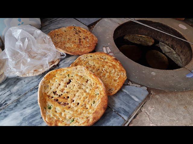 HOW to make cheez NAN !! Cheez bread  #Tandoori Nan  #street food Pakistan #cheeznan #mozrallacheez