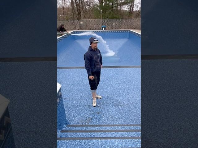 STEVE DON’T LOOK BEHIND YOU  #swimmingpool #water #shorts