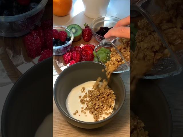 Fast protein breakfast - Greek yogurt, crunch, berries and coconut.