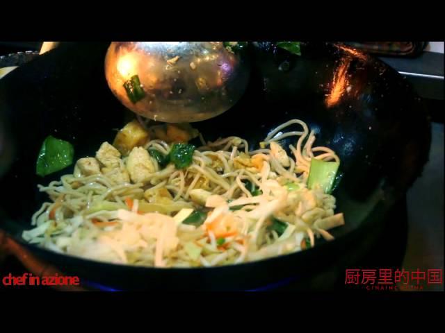 CINAINCUCINA presenta: "Spaghetti Saltati con Tofu e Verdure"