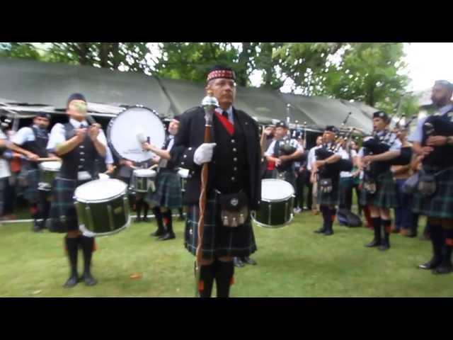 Banda de gaitas del Batallón de San Patricio en Embamex Irlanda.