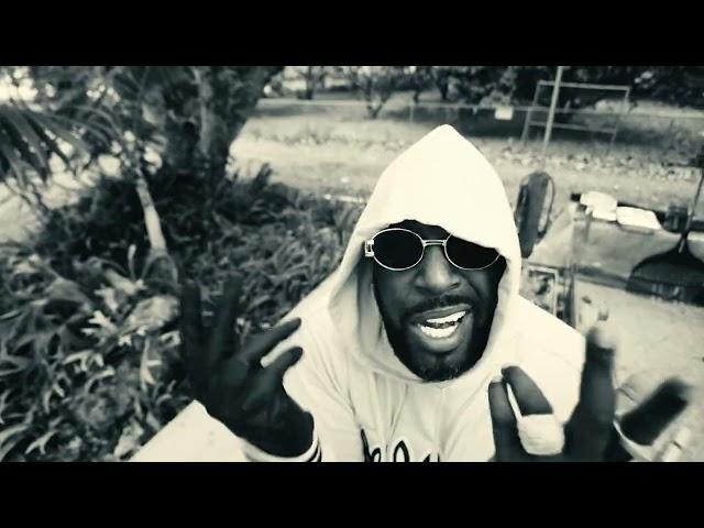 El Micha - Por Mi y Por Los Demas (Video Oficial)