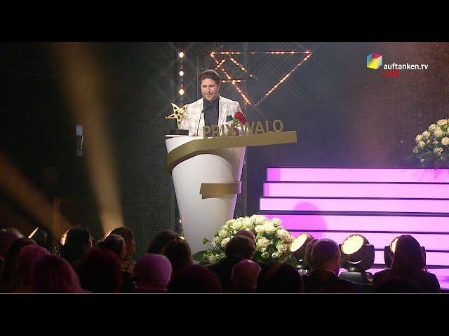 47. Prix Walo-Gala: auftanken.TV-COO Pät Schreiber Newcomer-Laudatio