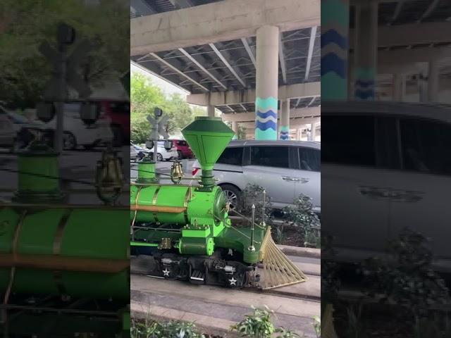 The Electric Eel Train -Downtown Houston  Aquarium