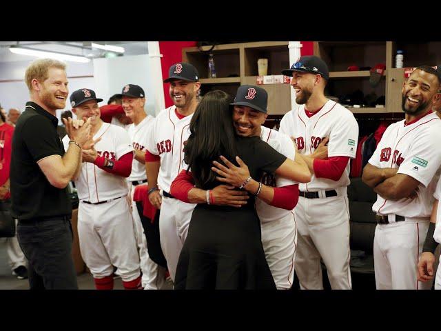 #DuchessMeghan meets her cousin as #PrinceHarry & the Players Clapped & Laughed in the RedSox Lroom