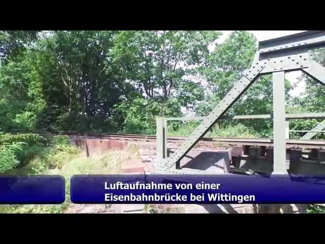 Luftaufnahme von einer Eisenbahnbrücke bei Wittingen