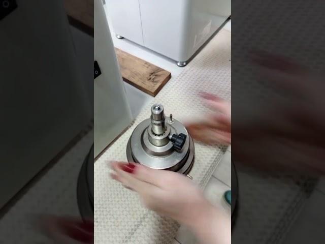 Загружаем компрессионное кольцо #геология #геолог #шортс #лаборатория #геологическиеизыскания
