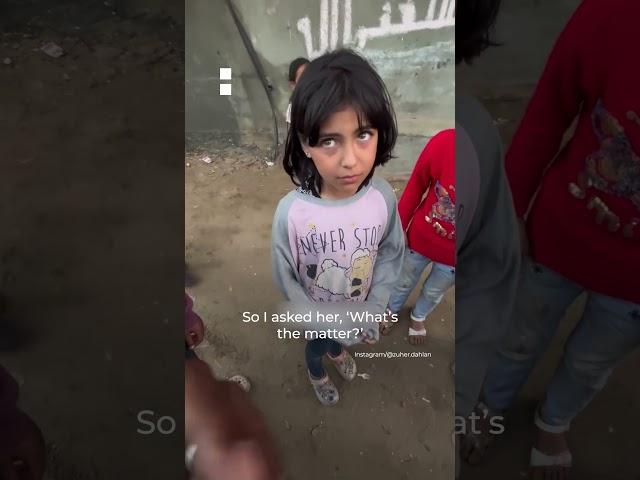 Gaza girl cries seeing journalist who resembles her father | AJ #shorts