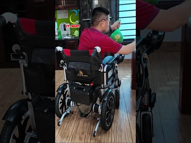 Thanh chắn 2 bên có thể nâng hạ tiện lợi khi lên xuống xe lăn điện S12