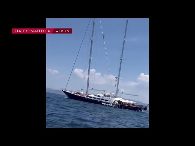 Il s/y TAMARITA, Perini da 47 m, incagliato in Grecia