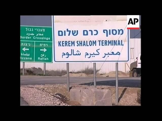 RUSHES Aid sent to Gaza from Israel through Kerem Shalom crossing