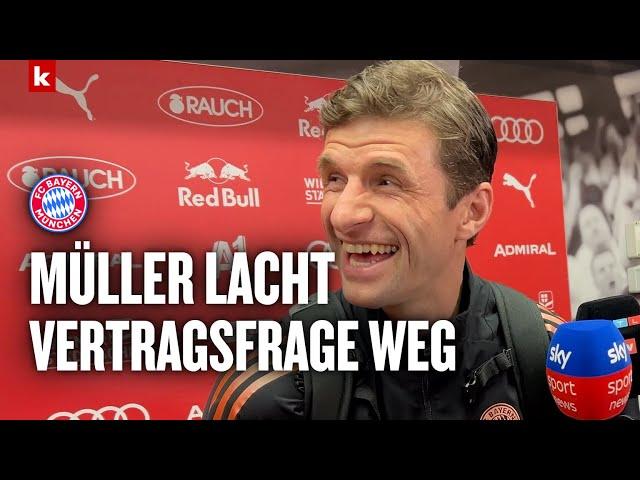 Gut gelaunter Müller zum Vertrag: "Habe ich mich noch nie dazu geäußert?" | Salzburg - Bayern 0:6