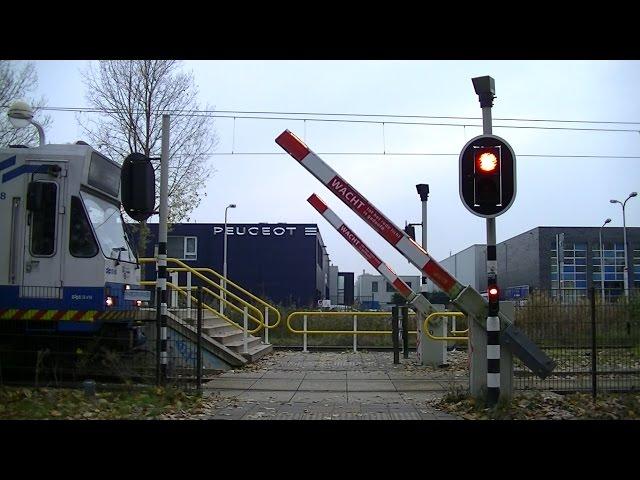 Spoorwegovergang Amstelveen // Dutch railroad crossing