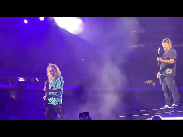 METALLICA ИСПОЛНИЛИ ЛЕГЕНДАРНУЮ ПЕСНЮ SMOKE ON THE WATER НА СВОЕМ КОНЦЕРТЕ В МАЕ!