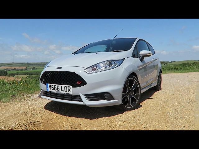 Is The Ford Fiesta ST200 The Best Hot Hatch You Can Buy? | 2017 Ford Fiesta ST200 Review