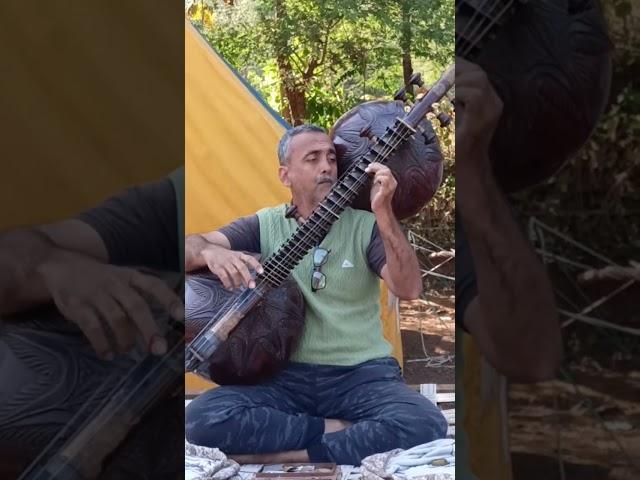 only one person plays this  rudra Veena in whole gujrat(gaurav dev)#old #music #guitar #song