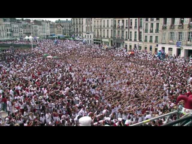 The Biggest Flash Mob ever of Lady Gaga in the Bayonne's festivals in France 2011