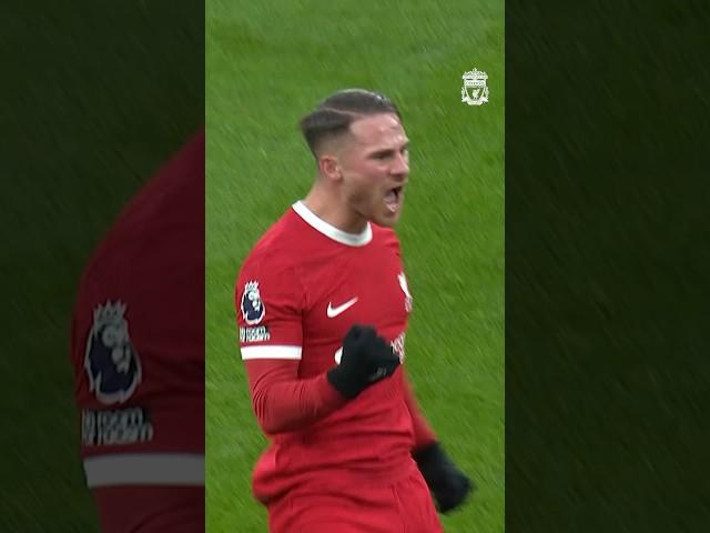 An UNBELIEVABLE goal from Alexis Mac Allister! | Liverpool 4-3 Fulham