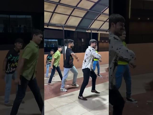 Timli ni mom  #vanbhazala #dance #garbanavratri #dandiya #dancecover #garba #zalabrothers