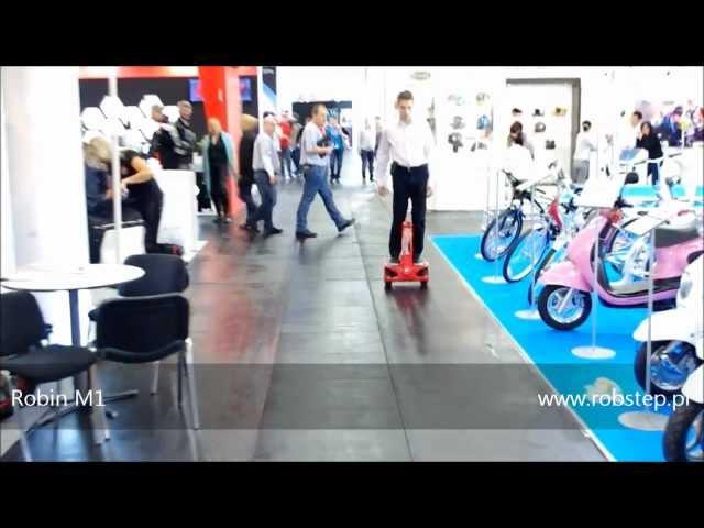 Filip riding short handlebar in Cologne | Mini scooter, smallest personal transporter | Robstep